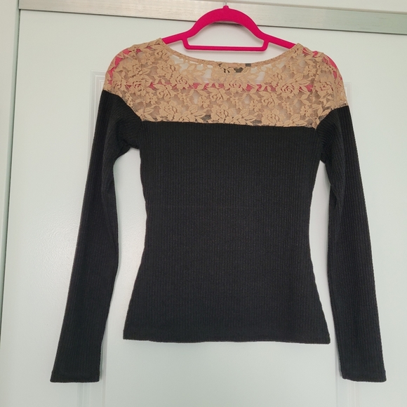 SHEIN Lace Top Rib-knit Slim Tee - Picture 4 of 5